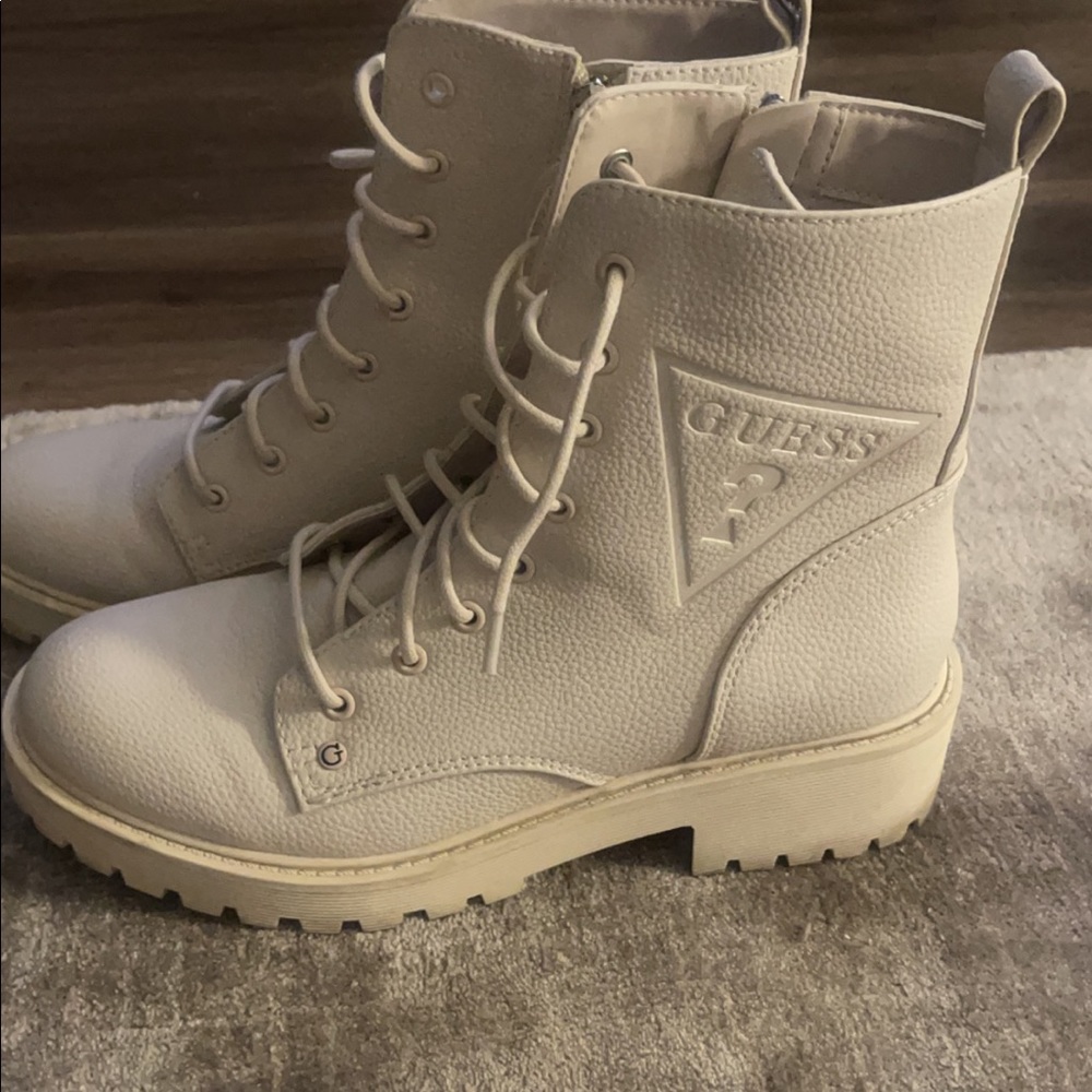 Guess boots